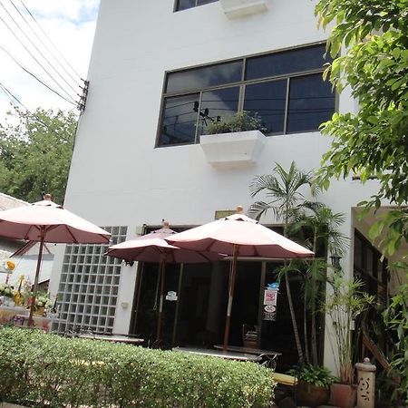 The Red Hibicus Guest House Chiang Mai Exterior foto