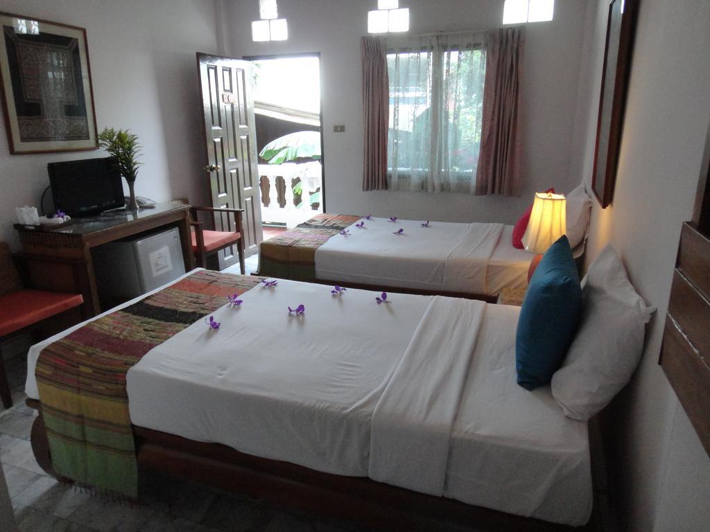 The Red Hibicus Guest House Chiang Mai Exterior foto