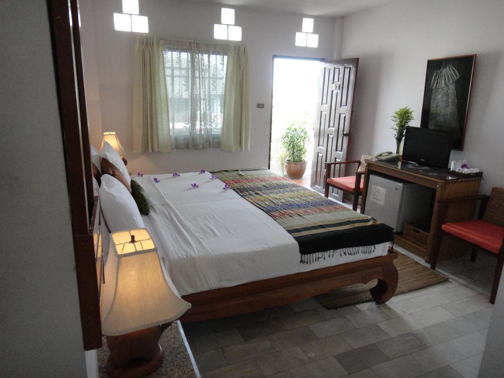 The Red Hibicus Guest House Chiang Mai Exterior foto